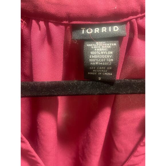 Torrid Plus Size 3 Sleeveless V-Neck Blouse - Fuchsia Pink - Picture 4 of 4